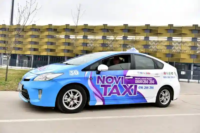Novi Taxi Leskovac - Vozilo sa strane